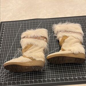 Montebello, Columbus Avenue: Vintage 1980s Cream 100% Wool Lined Winter Boots